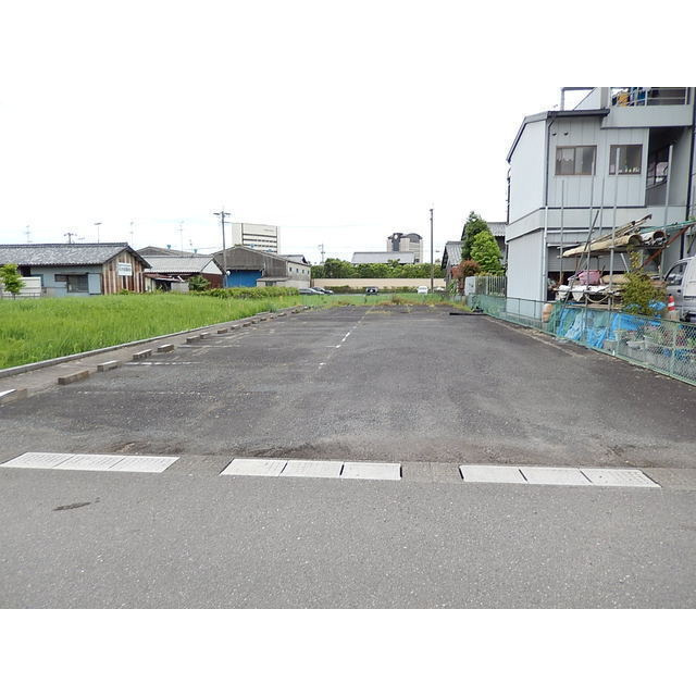 羽島市福寿町浅平４丁目の駐車場