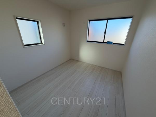 太田第14下田島町 3号棟の洋室|２面採光の明るい洋室です。