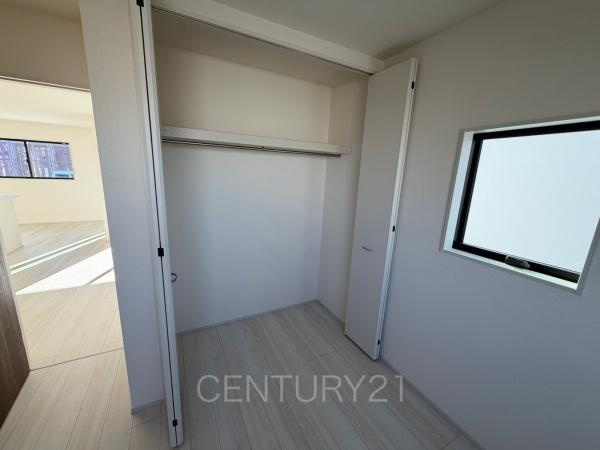 太田第14下田島町 3号棟の収納|ハンガーパイプ付きクローゼットです。