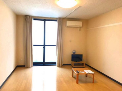 【寝室】 | レオネクスト東郷通Ⅰ | 1Ｆフローリング、2Ｆ以上は絨毯になります。一部家電無し部屋あり。