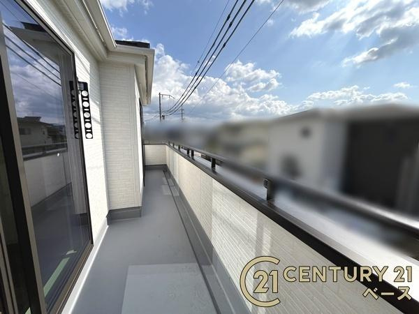 リーブルガーデン萱野 ３号棟 ／新築一戸建のバルコニー|■現地撮影写真■日当たりのよい広々としたバルコニー！洗濯物もよく乾きます！