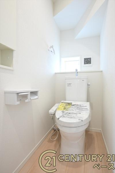 クレイドルガーデン杏町 １号棟 ／新築一戸建のトイレ|■現地撮影写真■従来品と比べ約７０％も節水タイプのトイレです！１階・２階共にウォシュレット付き！■