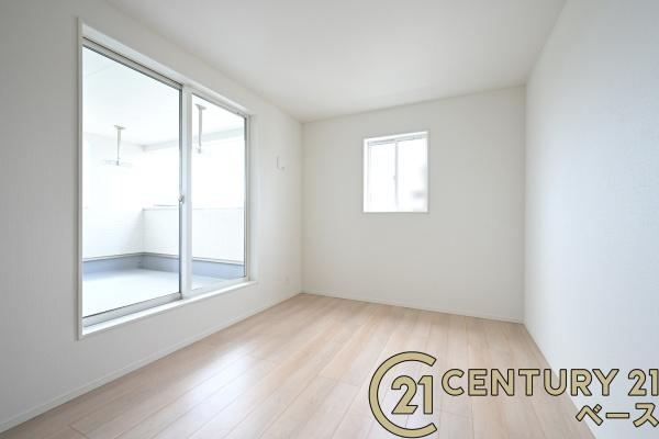 クレイドルガーデン杏町 １号棟 ／新築一戸建の洋室|■現地撮影写真■明るい雰囲気の洋室です！