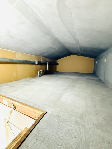 パークタウン五領第6団地5階の収納|東側小屋裏収納
季節物の収納など有ると便利な屋根裏物置きが付いてます。
