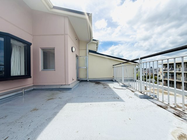 パークタウン五領第6団地5階のバルコニー|東側ルーフバルコニー