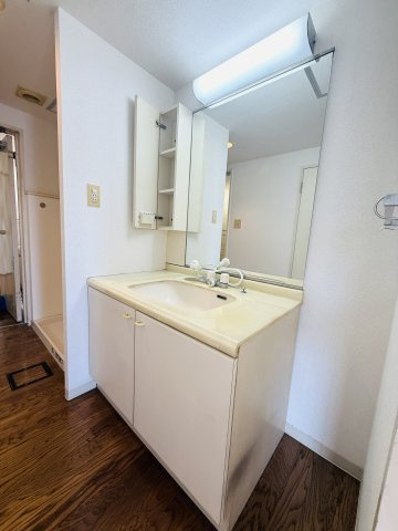 パークタウン五領第6団地5階の独立洗面台|東側