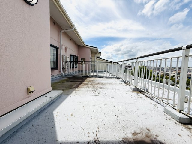 パークタウン五領第6団地5階のバルコニー|西側ルーフバルコニー