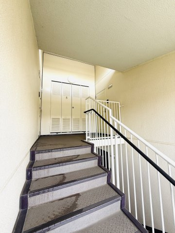 パークタウン五領第6団地5階のその他共用部分|５階の入り口、西側東側とも売買物件です