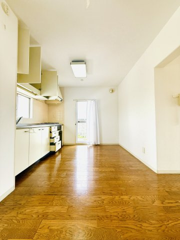 パークタウン五領第6団地5階の居間・リビング|東側ダイニング