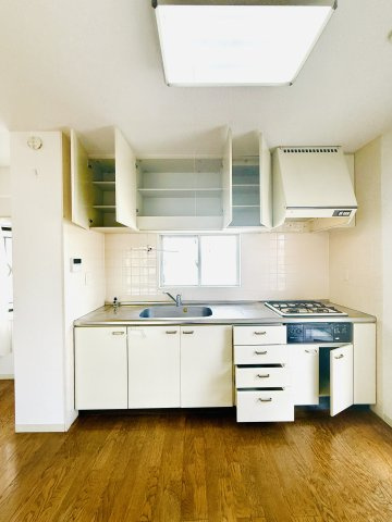 パークタウン五領第6団地5階の居間・リビング|東側キッチン