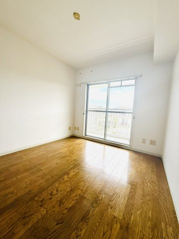 パークタウン五領第6団地5階の洋室|東側洋室1