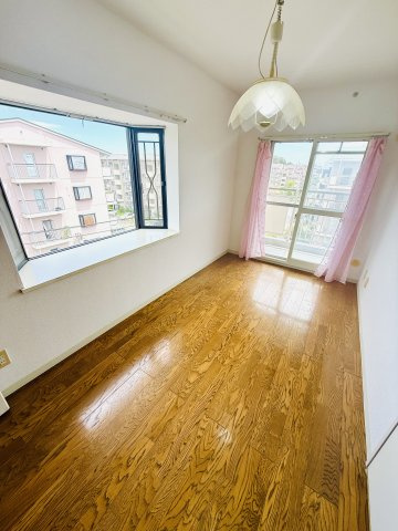 パークタウン五領第6団地5階の洋室|東側洋室2