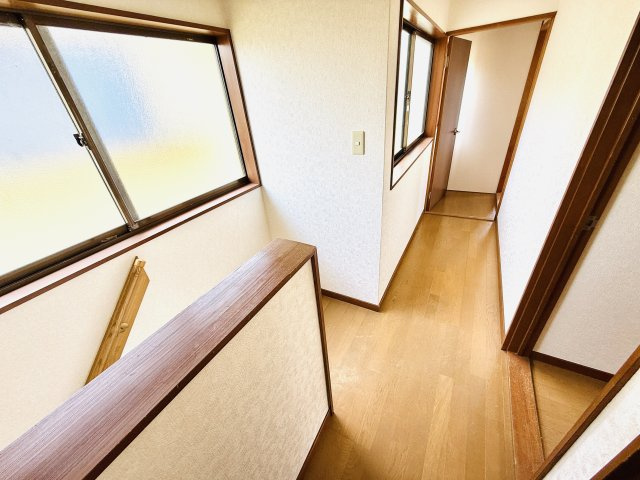 東松山市東平　中古戸建の内装|2階廊下