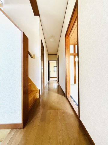 東松山市東平　中古戸建の内装|1階廊下