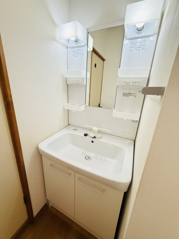 東松山市松山町1丁目　中古戸建の独立洗面台