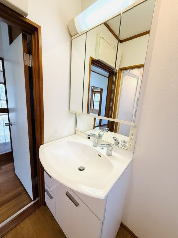 東松山市松山町1丁目　中古戸建の独立洗面台