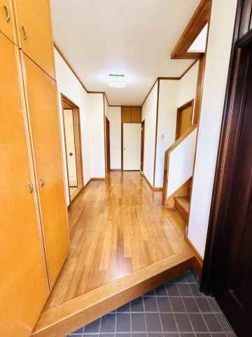 東松山市松山町1丁目　中古戸建の玄関