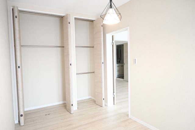 パークタウン五領第6団地7号棟の収納|南西側洋室