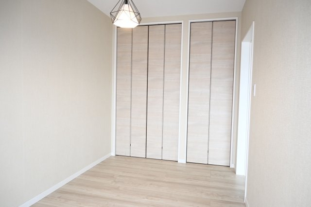 パークタウン五領第6団地7号棟の収納|南西側洋室