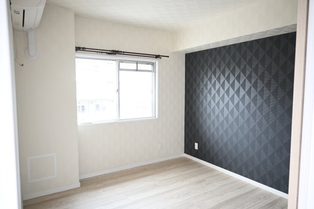 パークタウン五領第6団地7号棟の洋室|北西側洋室