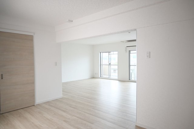 パークタウン五領第6団地7号棟の居間・リビング