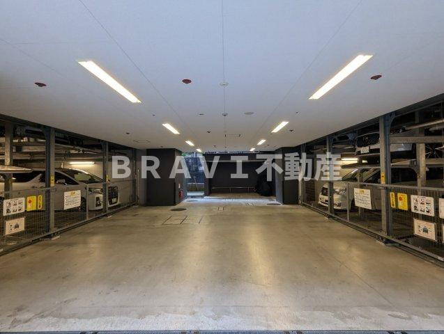 グランアッシュ谷町サウスヒルズ BRAVI不動産の駐車場
