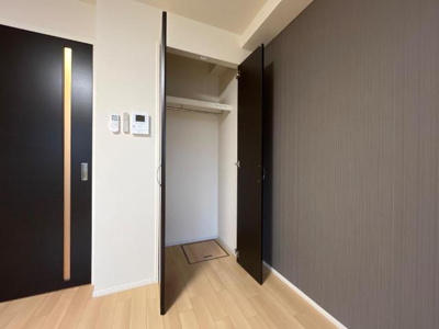 【収納】 | （仮称）スターテラスⅡ古志原 | 建具色・床材・Ａクロスが異なります（イメージ）