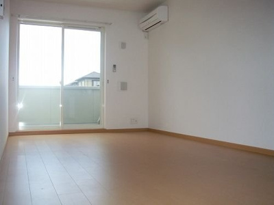 【居間・リビング】 | フォルストⅠ | こちらの居間で趣味の時間をお楽しみください