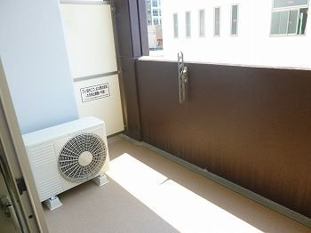 【バルコニー】 | ポーシェガーデン２ | バルコニーからの眺めを楽しみながら食事をしませんか