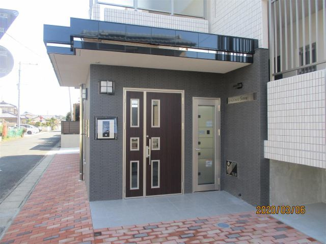 レジデンス　サトウのエントランス