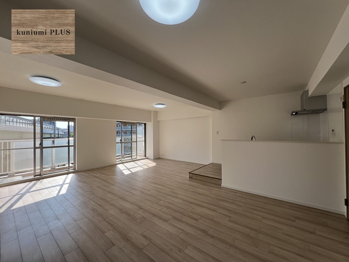 三陽ハイツ都島の居間・リビング