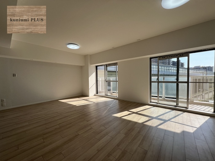 三陽ハイツ都島の居間・リビング