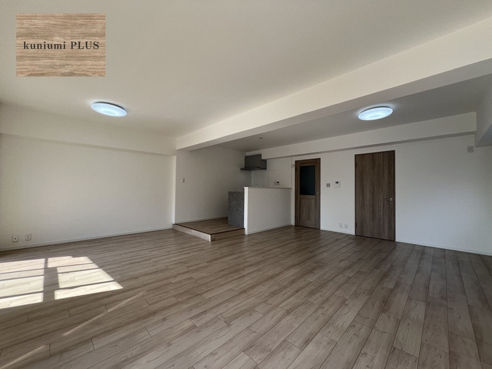 三陽ハイツ都島の居間・リビング