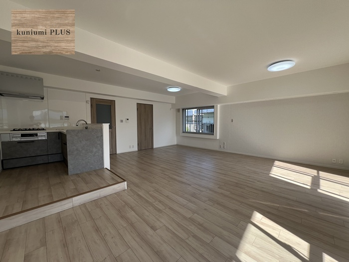 三陽ハイツ都島の居間・リビング