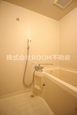 メゾンド都原の浴室