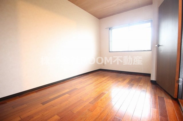 メゾンド都原の洋室