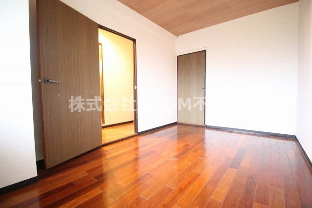 メゾンド都原の洋室