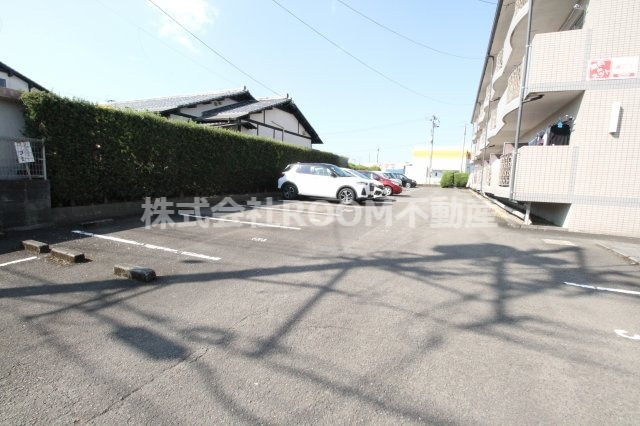 メゾンド都原の駐車場