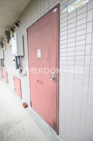 メゾンド都原の玄関