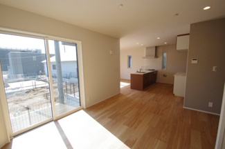 【居間・リビング】 | 【仲介手数料無料！！】多摩市和田　新築戸建て（全9区画）6号棟　5000万円 | LDK19.25帖