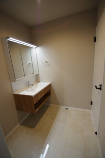 【脱衣所】 | 【仲介手数料無料！！】多摩市和田　新築戸建て（全9区画）6号棟　5000万円 | 洗面所（2帖）