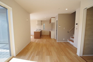 【居間・リビング】 | 【仲介手数料無料！！】多摩市和田　新築戸建て（全9区画）6号棟　5000万円