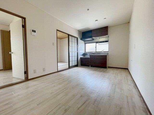 ボナミ田中ハイツの居間・リビング|こちらのリビングで趣味の時間をお楽しみください