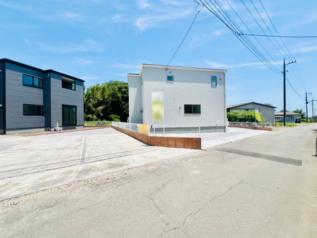 吉岡町漆原の前面道路含む現地写真|閑静な住宅地◎