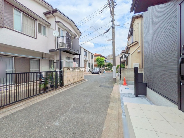 練馬区関町北5丁目　開放的なロケーション　角地含む全2棟の前面道路含む現地写真