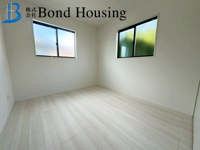 「お車並列2台駐車可」「長期優良住宅」神陵台8丁目 全2棟 1号棟の寝室