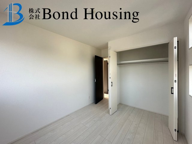 「お車並列2台駐車可」「長期優良住宅」神陵台8丁目 全2棟 1号棟の洋室