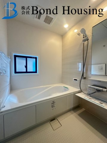 「お車並列2台駐車可」「長期優良住宅」神陵台8丁目 全2棟 1号棟の浴室
