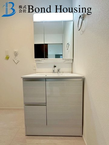 「お車並列2台駐車可」「長期優良住宅」神陵台8丁目 全2棟 1号棟の独立洗面台