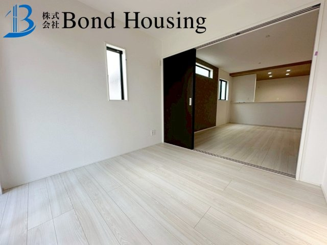 「お車並列2台駐車可」「長期優良住宅」神陵台8丁目 全2棟 1号棟の居間・リビング